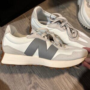 Like New New Balance 327 Sneaker